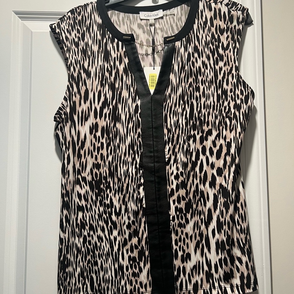 Calvin Klein Women's Black and White Leopard Print Top